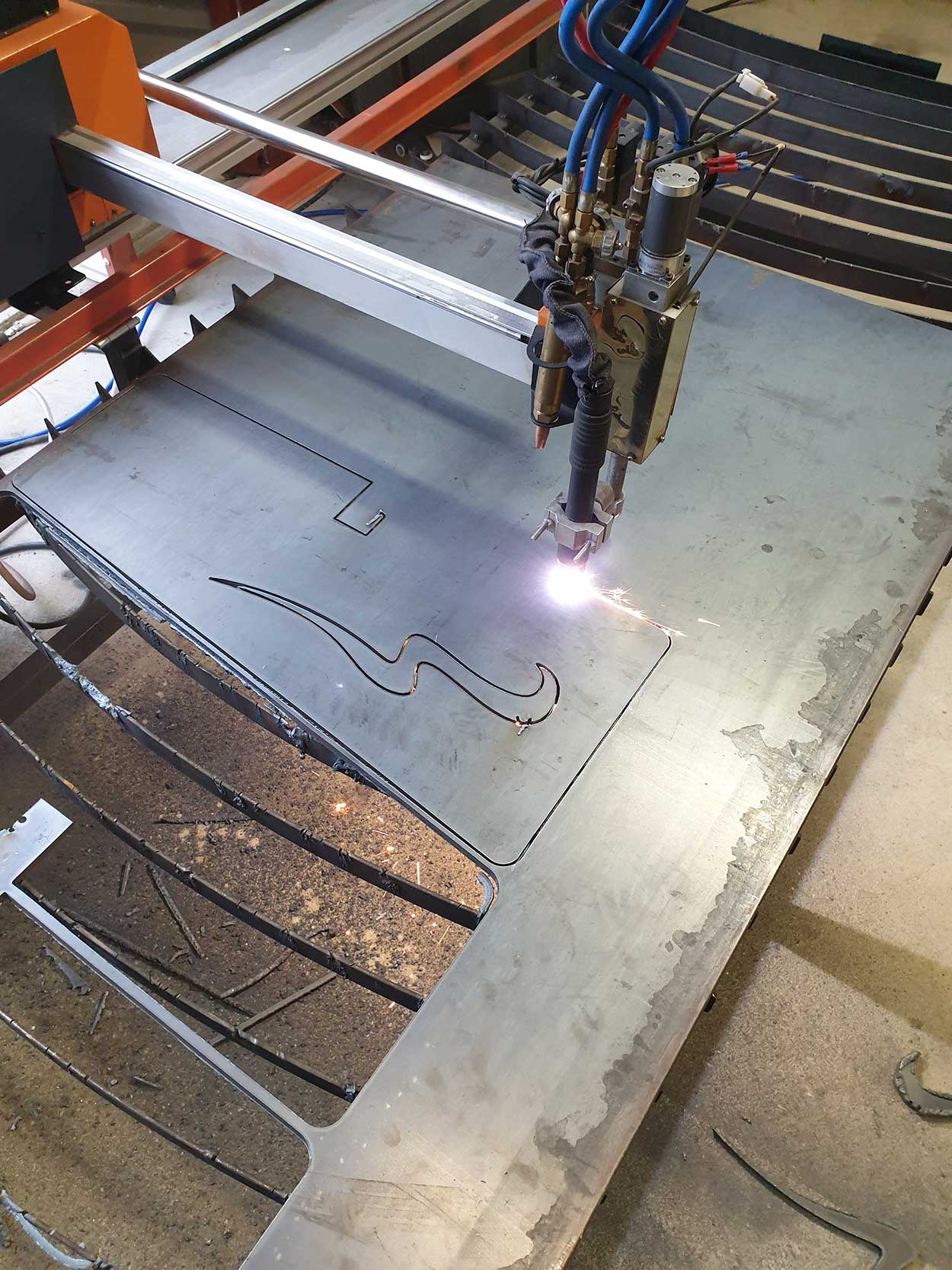 Découpe plasma à commande numérique d'une tôle