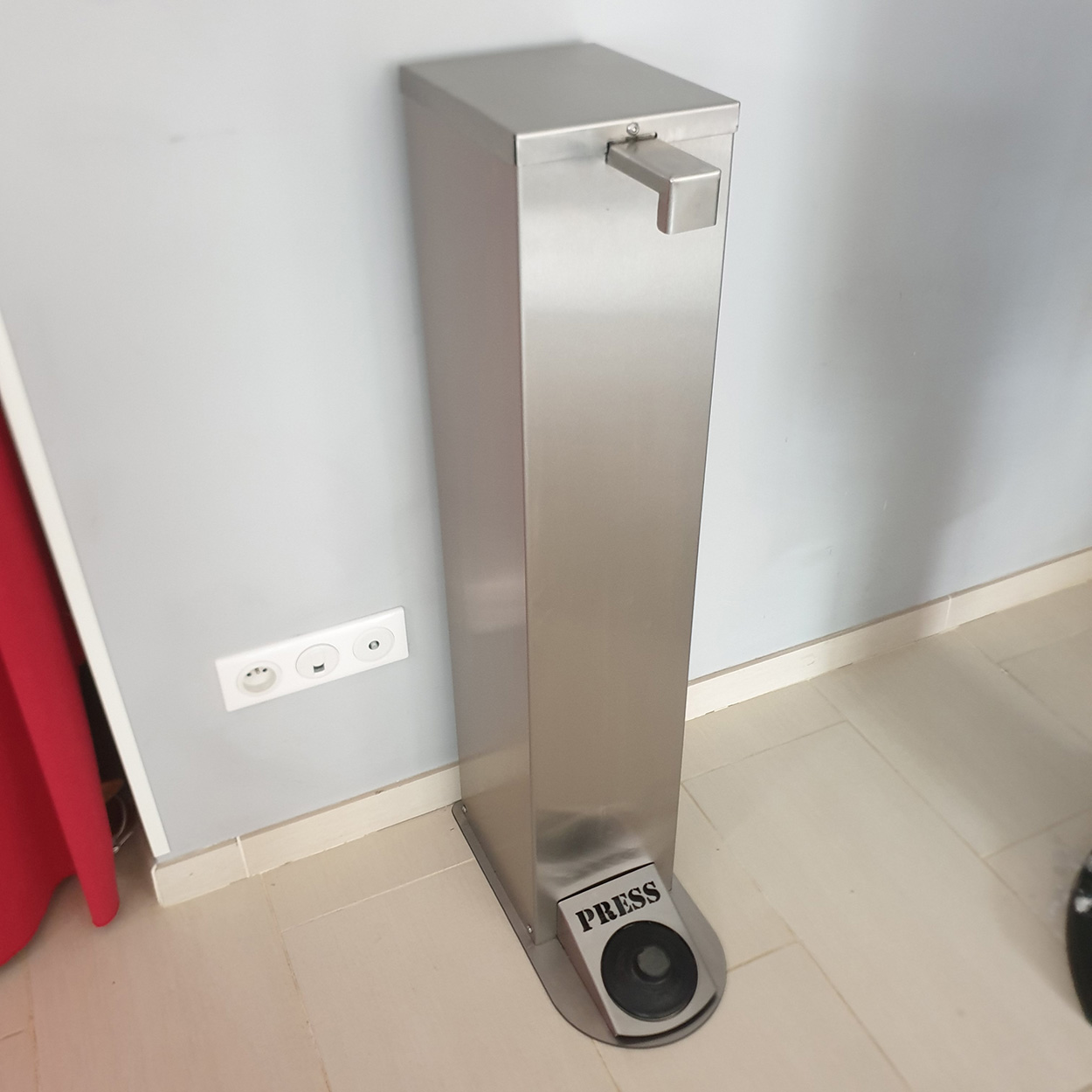 Distributeur de gel en inox à pédale